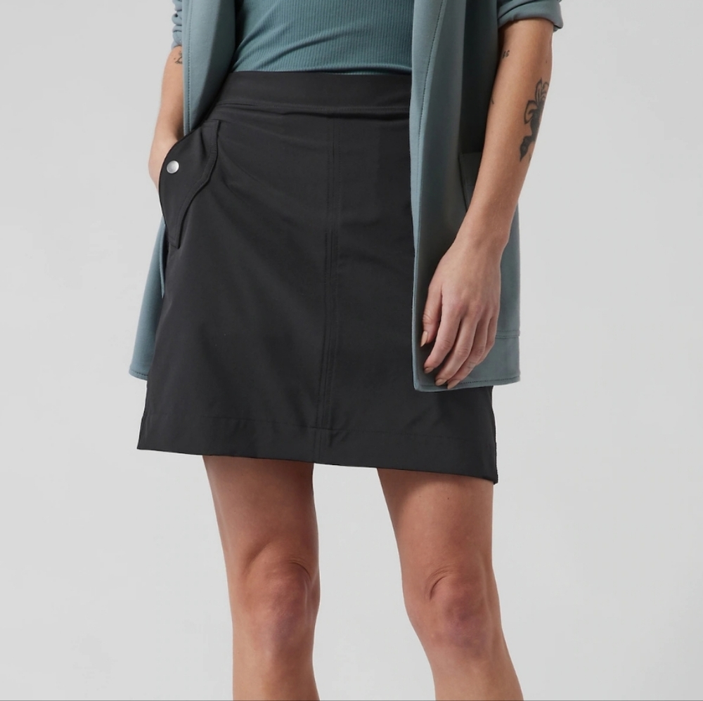 Athleta Vienna Cargo Skort Size 4